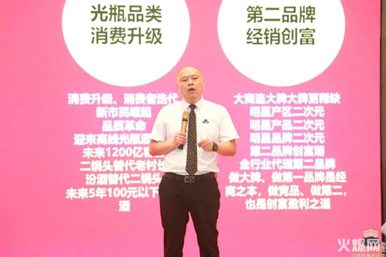 黑格咨詢集團8周年慶典,豪擲200萬重獎經(jīng)營管理團隊 黑格咨詢集團8周年慶典,豪擲200萬重獎經(jīng)營管理團隊